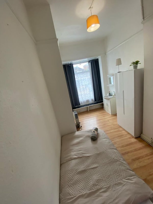 En-suite £127 Per Week Inc Bills Luton Centre - student accommodation in Luton - img_5