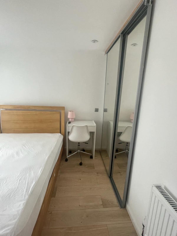 en-suite double bedroom fully furnished - student accommodation in Canning Town - img_4
