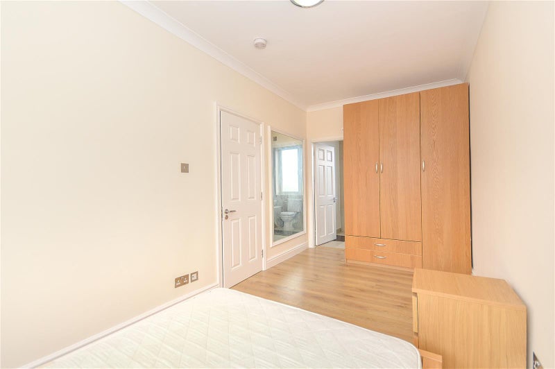Ensuite Double Room available now - student accommodation in Mitcham - img_1