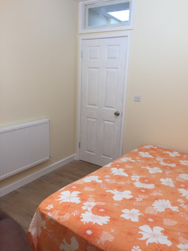En-suite Double Room on WOOD LANE - student accommodation in Barking and Dagenham - img_7