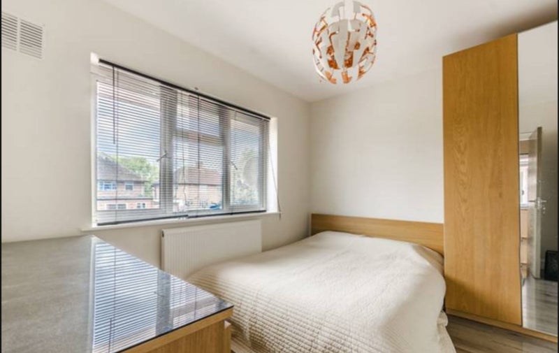 En-suite double-bedroom in a new luxury flat - student accommodation in Ealing - img_7