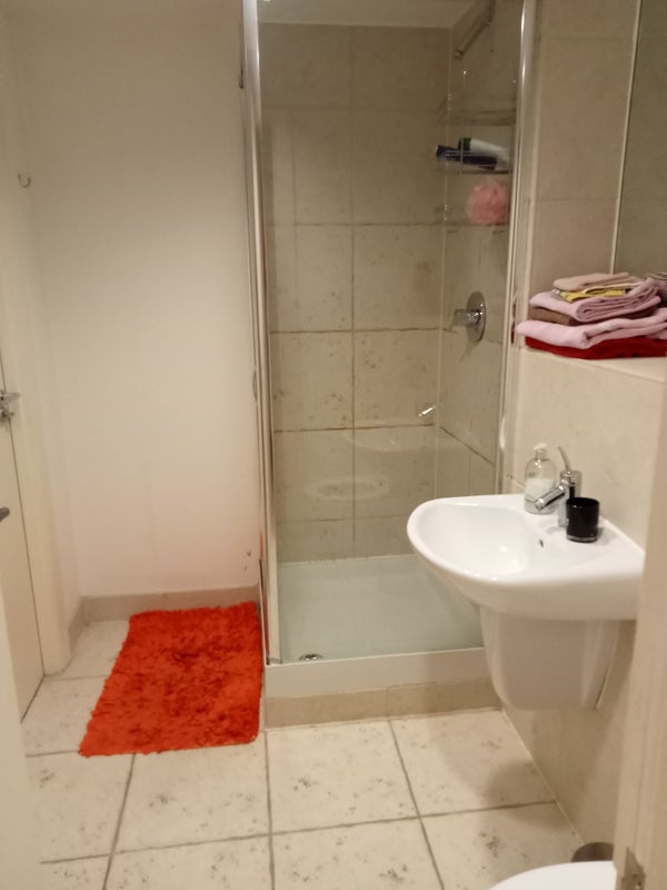 Ensuite furnished room to let in apartment - student accommodation in Leeds City Centre - img_3