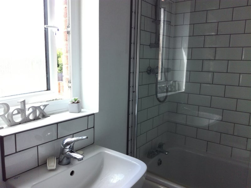 Ensuite In Brand New Town House And Double Room - student accommodation in Carmarthen - img_6
