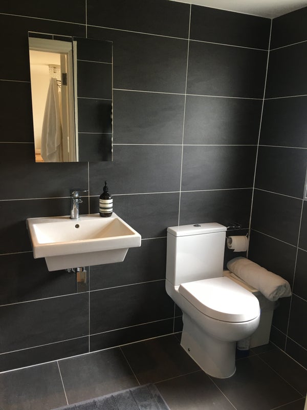 Ensuite loft near tube - quiet house - student accommodation in Ruislip - img_7