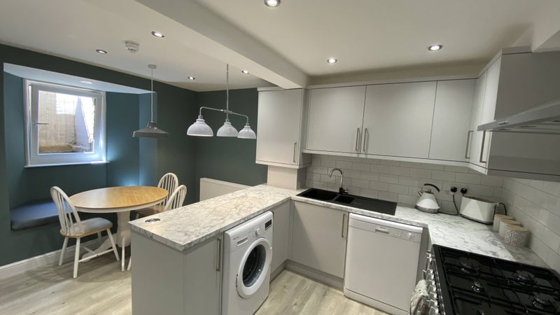 Ensuite room available from 1st October - student accommodation in Bramley - img_3