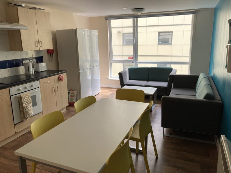 Ensuite room, Burley Road student accommodation - student accommodation in Leeds - img_1