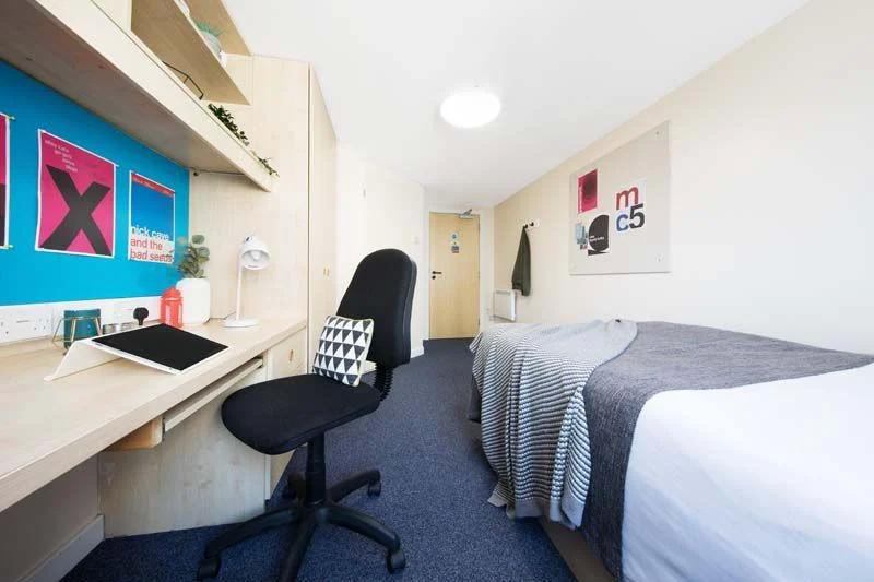 En-Suite Room for Rent at Merchant City House - student accommodation in Glasgow City Centre - img_1