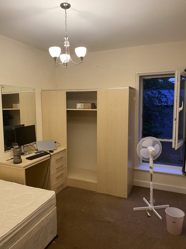 En-suite room to rent for short term - student accommodation in Headingley - img_2