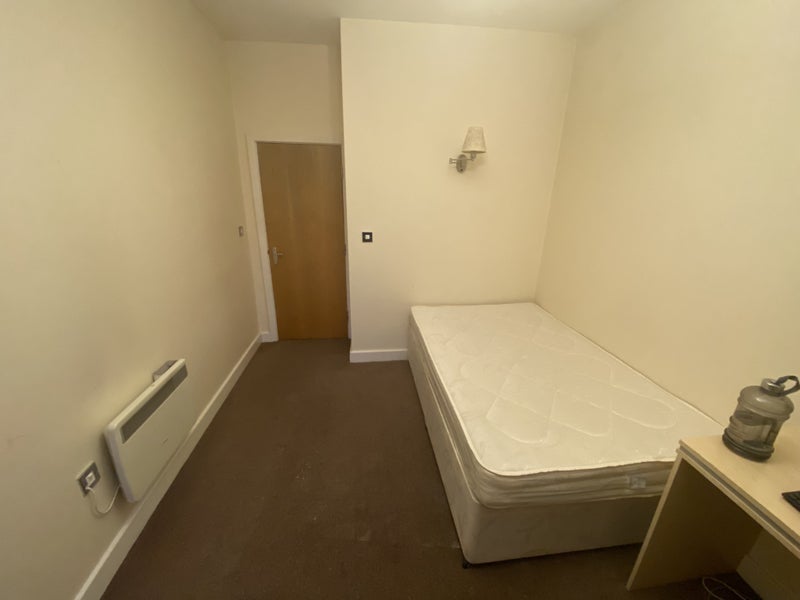 En-suite room to rent for short term - student accommodation in Headingley - img_3