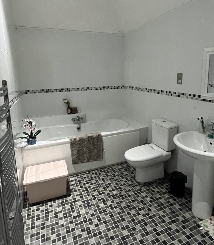 Ensuite rooms in spacious 3 bed - student accommodation in Liverpool - img_5