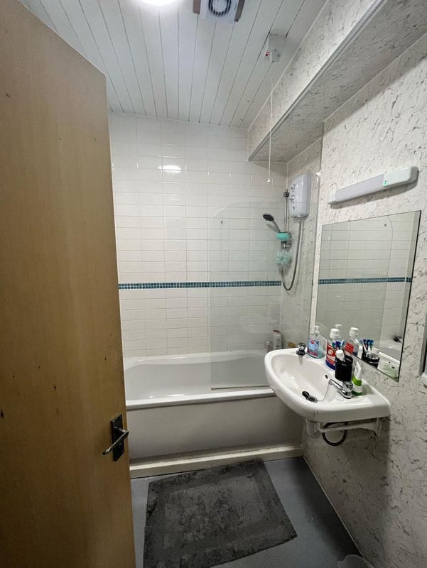 Ensuite Student Flat Urgent - student accommodation in Fallowfield - img_5