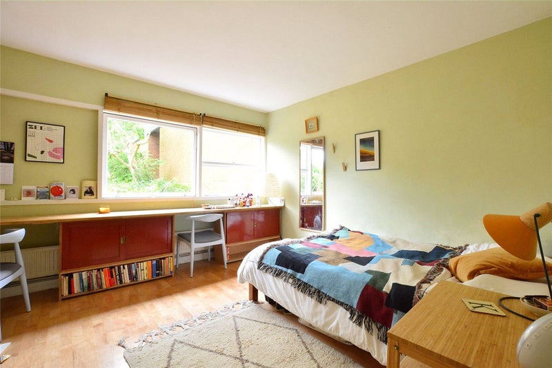 Entire 2 bed modernist flat (bills incl) SHORT LET - student accommodation in Blackheath - img_1