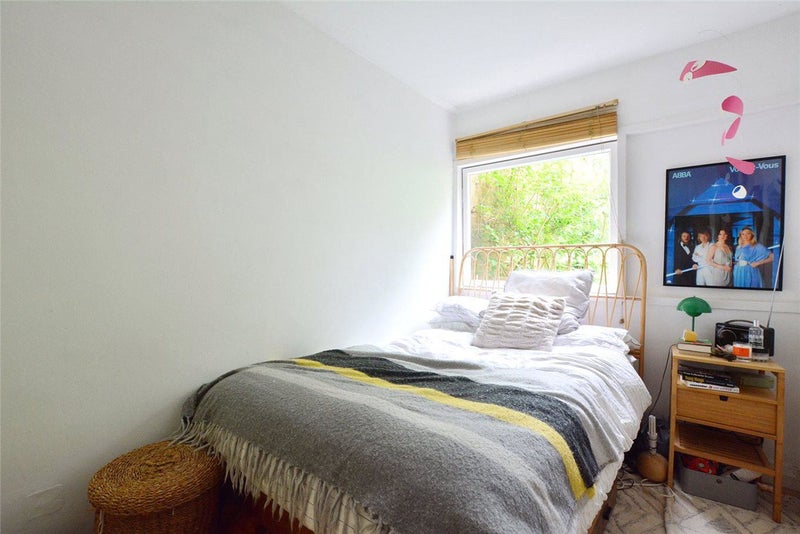 Entire 2 bed modernist flat (bills incl) SHORT LET - student accommodation in Blackheath - img_2