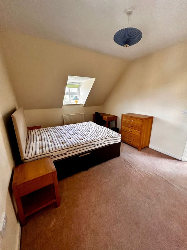 Epsom - Double room in modern house - student accommodation in Epsom - img_1