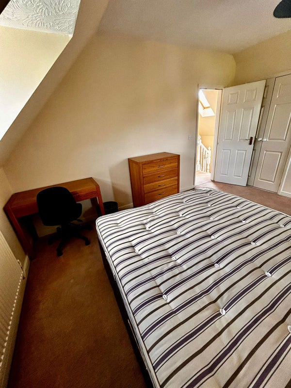 Epsom - Double room in modern house - student accommodation in Epsom - img_2
