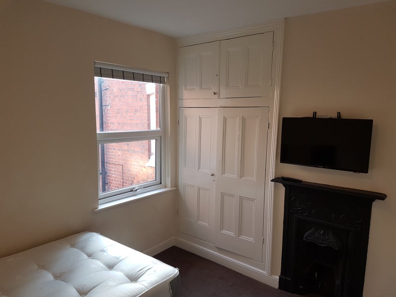 Executive Double Room In Very Large Modern House - student accommodation in Stafford - img_11