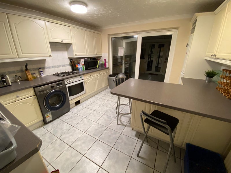 Extra large double bedroom with balcony - student accommodation in Milton Keynes - img_2
