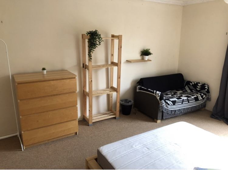 Extra large double bedroom with balcony - student accommodation in Milton Keynes - img_5