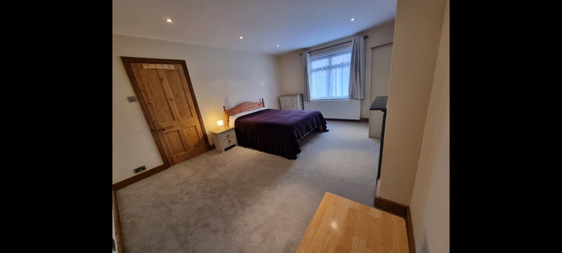 Extra Large Double Rooms on Feltham High Street - student accommodation in Feltham - img_1