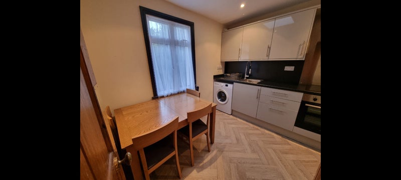 Extra Large Double Rooms on Feltham High Street - student accommodation in Feltham - img_2