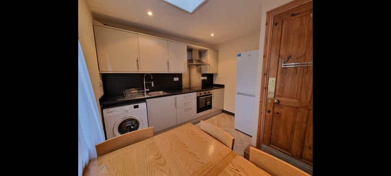 Extra Large Double Rooms on Feltham High Street - student accommodation in Feltham - img_3