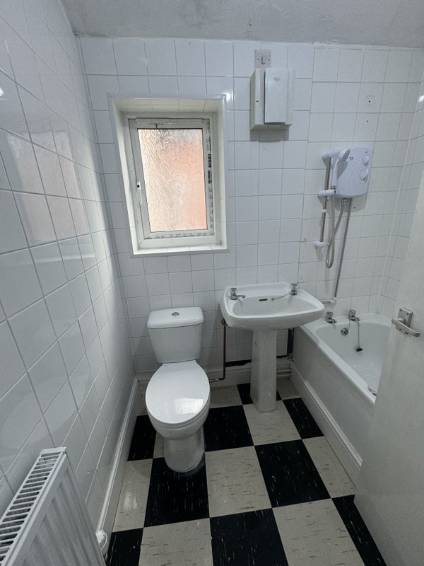 Extremely Spacious 4 bedroom house share to let - student accommodation in Birmingham - img_8