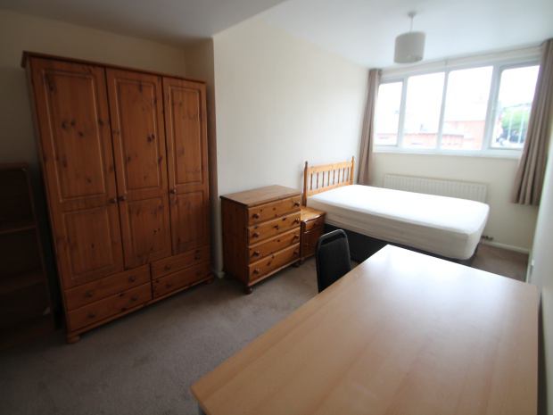 Fantastic House With Huge Rooms Near Uni/City - student accommodation in Leeds - img_1
