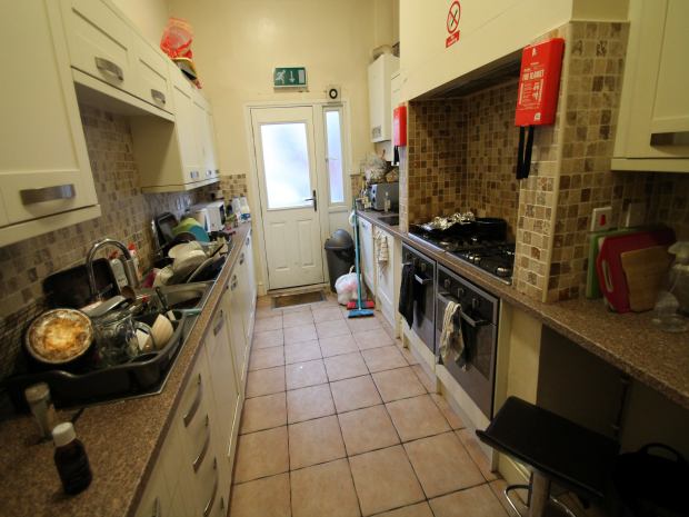 Fantastic House With Huge Rooms Near Uni/City - student accommodation in Leeds - img_2