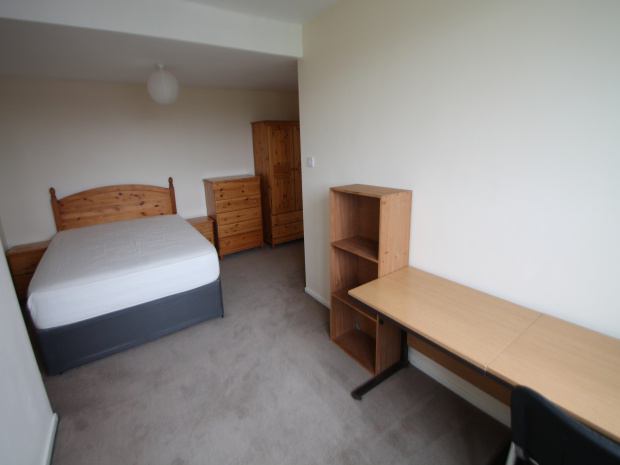 Fantastic House With Huge Rooms Near Uni/City - student accommodation in Leeds - img_3