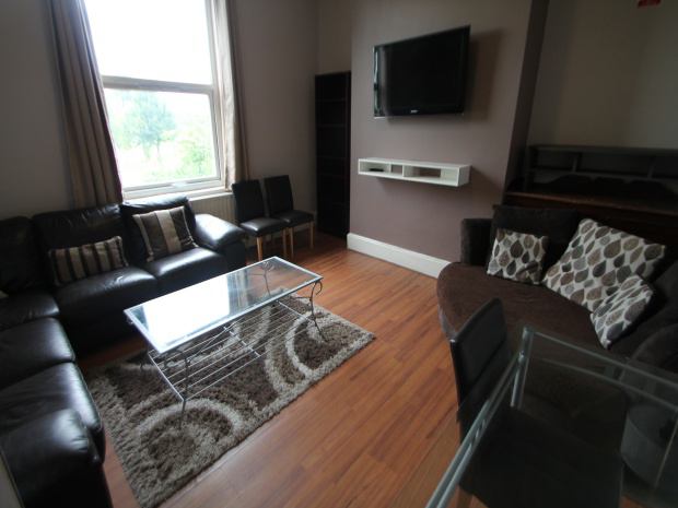 Fantastic House With Huge Rooms Near Uni/City - student accommodation in Leeds - img_4