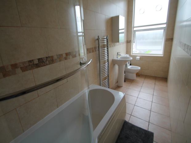 Fantastic House With Huge Rooms Near Uni/City - student accommodation in Leeds - img_7