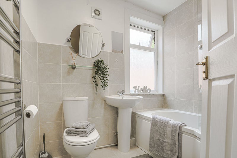 Fantastic , Large Double Room For Professionals - student accommodation in Leicester - img_7