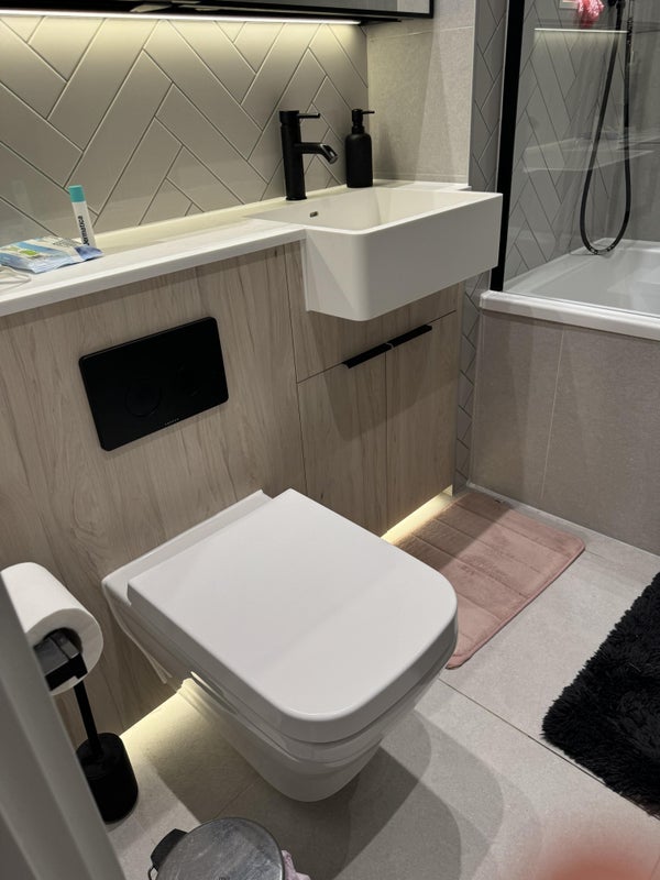 Female Flatmate Wanted In A 2 Bed, 2 Bath - student accommodation in Southall - img_5