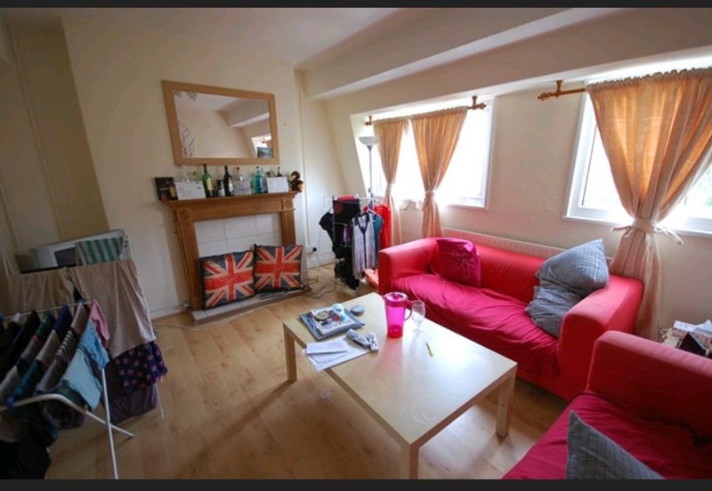 Female Flatmate wanted in vibrant Earlsfield! - student accommodation in Earlsfield - img_2