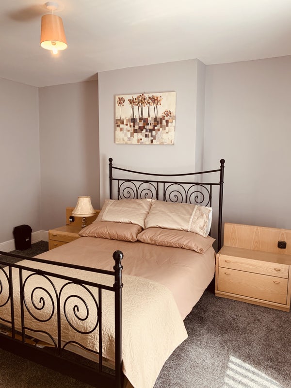 Female only Double room Price to be discussed - student accommodation in Rowlands Gill - img_4