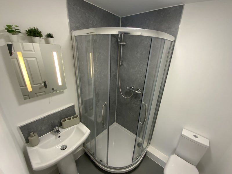Female preferred:  Spacious  Double Rooms!!  (18STJ) - student accommodation in Guildford - img_3