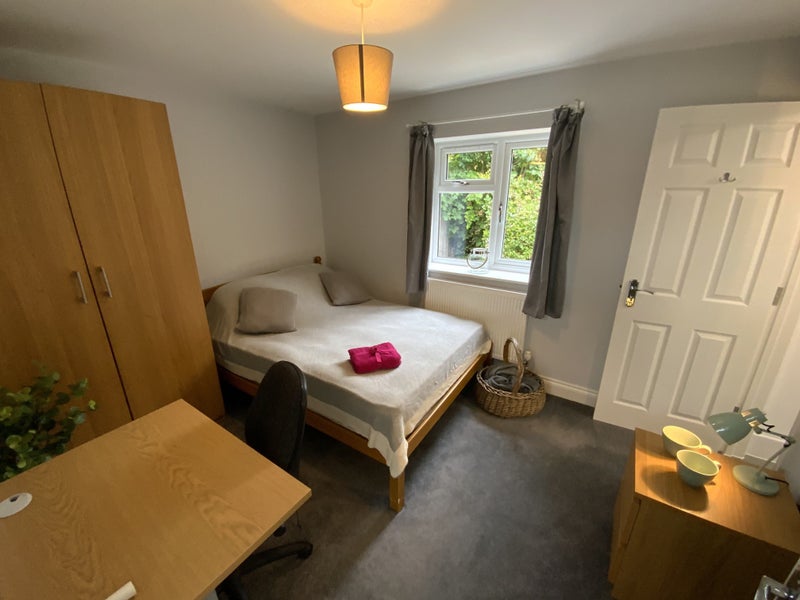 Female preferred:  Spacious  Double Rooms!!  (18STJ) - student accommodation in Guildford - img_2