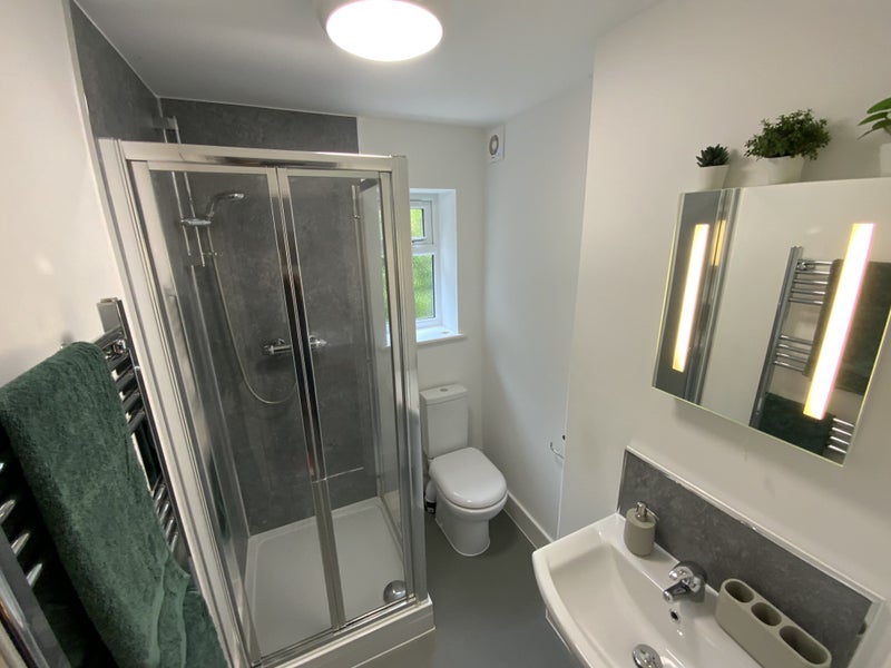 Female preferred:  Spacious  Double Rooms!!  (18STJ) - student accommodation in Guildford - img_7
