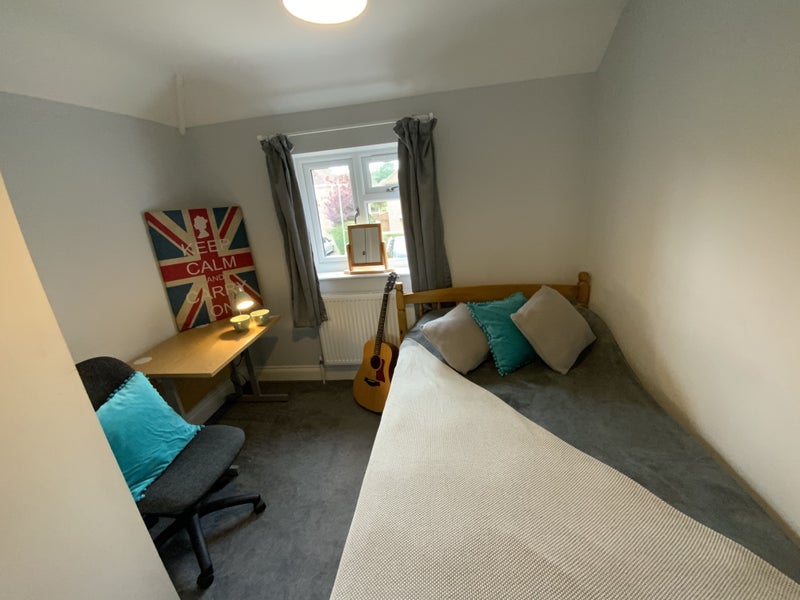 Female preferred:  Spacious  Double Rooms!!  (18STJ) - student accommodation in Guildford - img_5