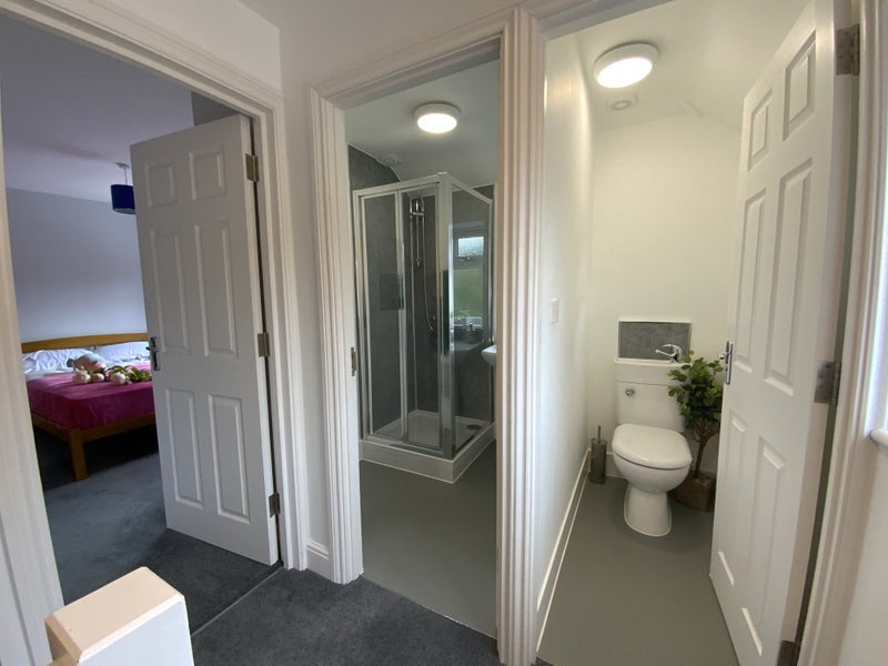Female preferred:  Spacious  Double Rooms!!  (18STJ) - student accommodation in Guildford - img_4