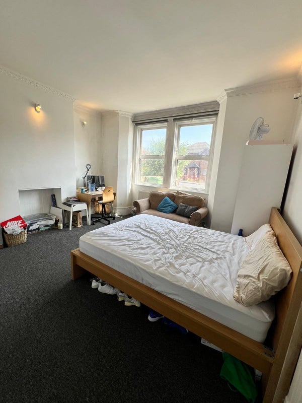 Females Only- 2 Double Rooms - Bills included - student accommodation in London E7 - img_7