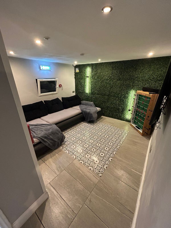 Fully Refurbished - 2 mins from the Train Station - student accommodation in Castleford - img_1