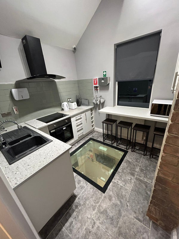Fully Refurbished - 2 mins from the Train Station - student accommodation in Castleford - img_3