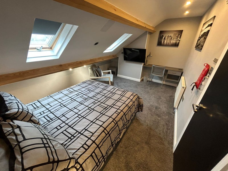 Fully Refurbished - 2 mins from the Train Station - student accommodation in Castleford - img_7