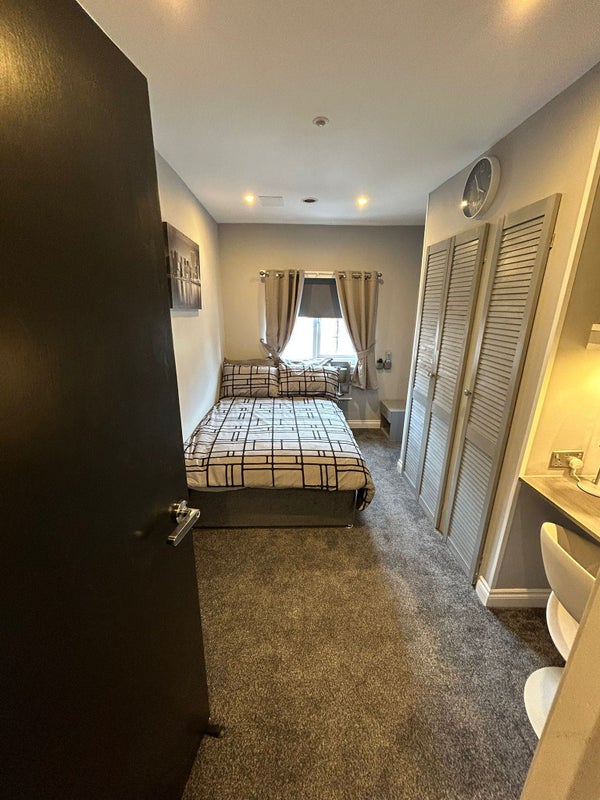 Fully Refurbished - 2 mins from the Train Station - student accommodation in Castleford - img_8