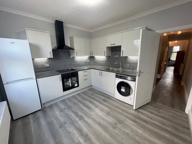 Fully refurbished Double room in central Slough - student accommodation in Slough - img_1