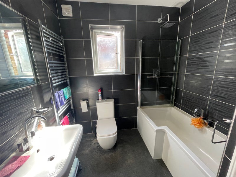 Fully refurbished Double room in central Slough - student accommodation in Slough - img_5
