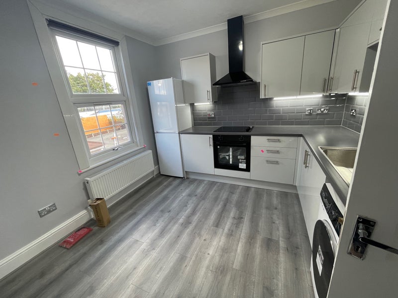 Fully refurbished Double room in central Slough - student accommodation in Slough - img_7