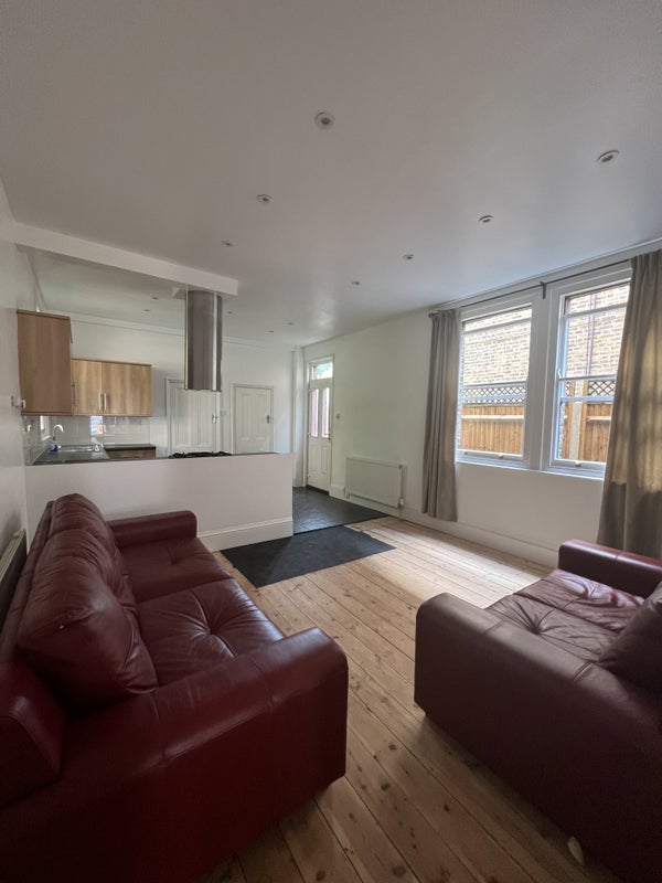 Furnished bedroom in lovely home - student accommodation in South Ealing - img_8