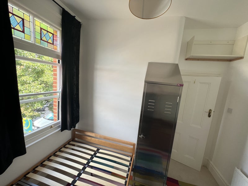 Furnished bedroom in lovely home - student accommodation in South Ealing - img_1